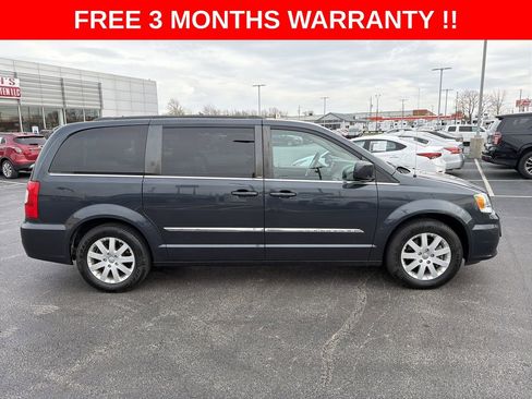 Used 2014 Chrysler Town & Country Touring image 31
