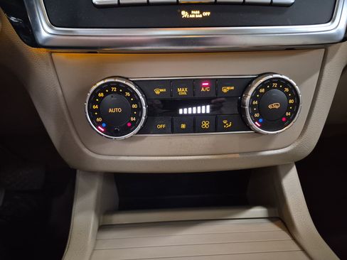 Used 2014 Mercedes-Benz GL 450 4MATIC image 35