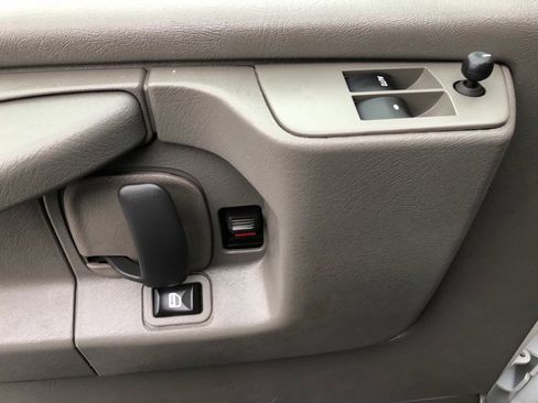 Used 2015 GMC Savana 2500 G2500 image 17