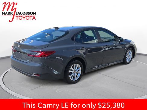 Used 2025 Toyota Camry LE image 9