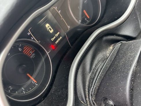 Used 2016 Jeep Cherokee Latitude w/ Cold Weather Group image 2