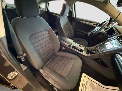 Used 2019 Ford Fusion SE FWD image 17