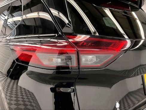 Used 2023 Nissan Rogue SL w/ SL Premium Package image 34