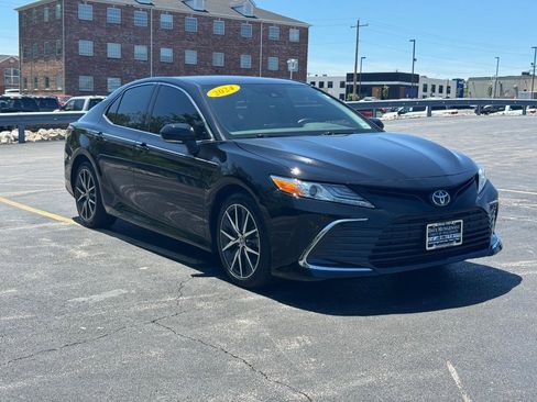 Used 2024 Toyota Camry XLE FWD image 2
