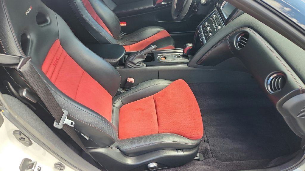 Used 2015 Nissan GT-R NISMO AWD/4WD image 22