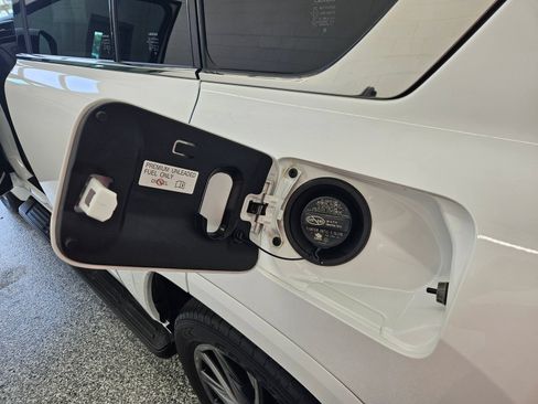 Used 2025 Lexus LX 600 F Sport w/ Accessory Package (2T) AWD/4WD image 10