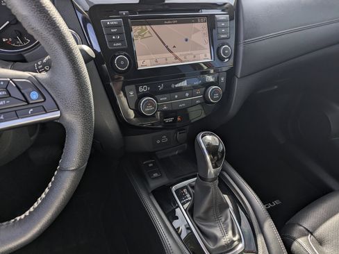 Used 2020 Nissan Rogue SL w/ Premium Package image 9