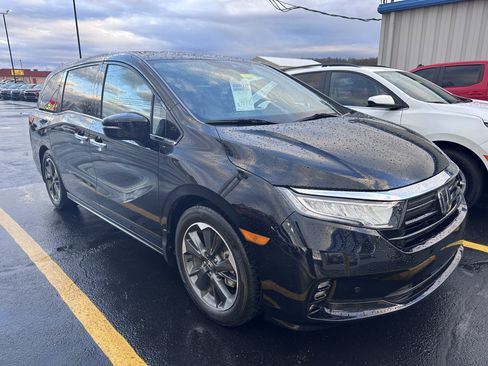 Used 2023 Honda Odyssey Elite image 2