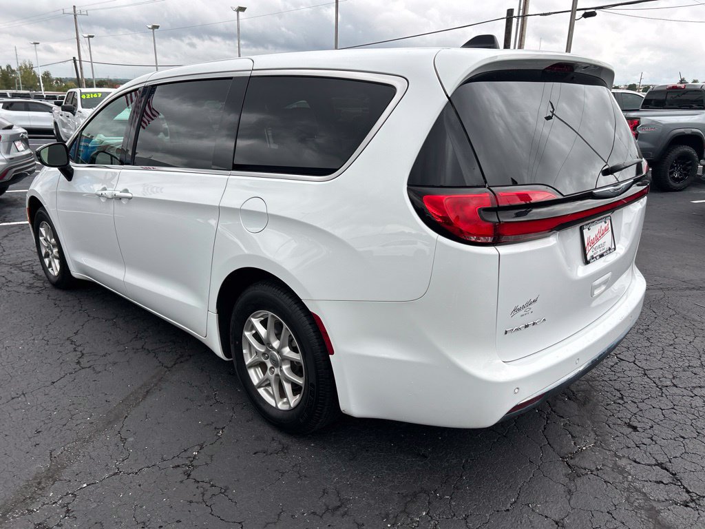 Used 2025 Chrysler Pacifica Select FWD image 7
