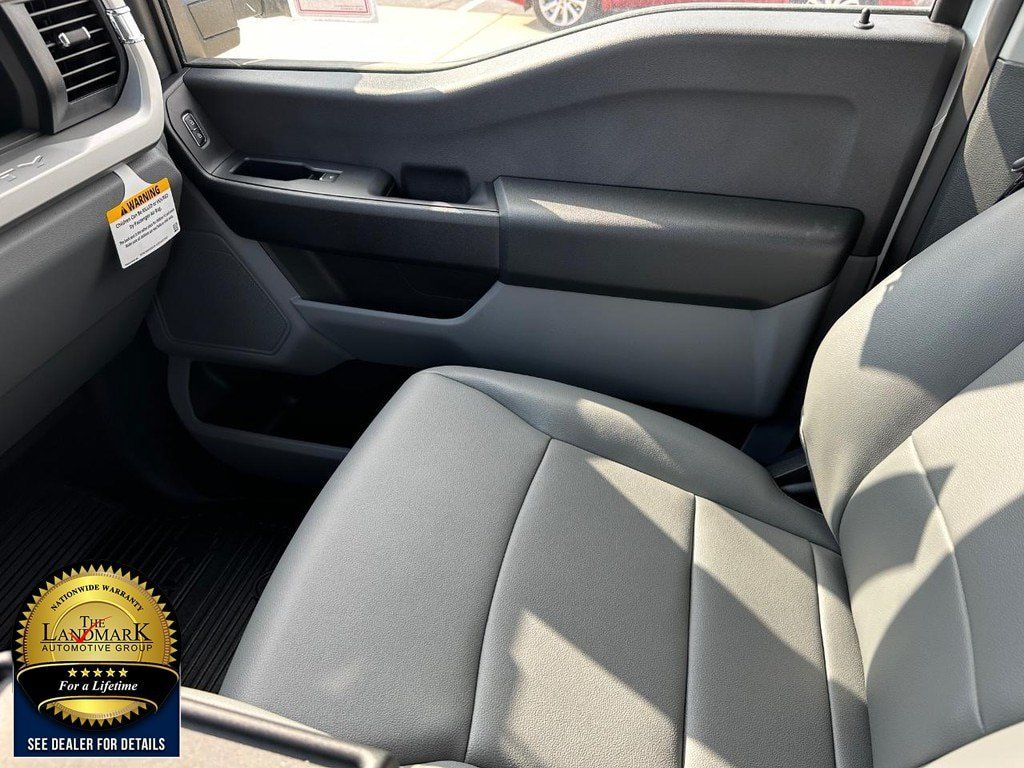 Used 2023 Ford F550 4x4 Regular Cab Super Duty image 17