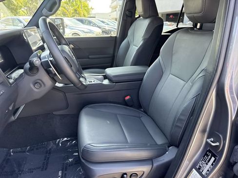 Certified 2024 Lexus GX 550 w/ Accessory Package (31) AWD/4WD image 11