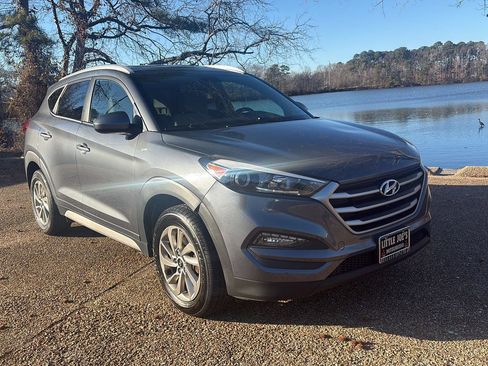 Used 2017 Hyundai Tucson SE image 1