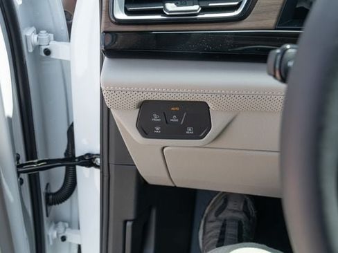 New 2026 Volkswagen Atlas SE FWD image 26