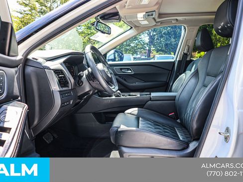 Used 2024 Nissan Rogue Platinum w/ Platinum Premium Package FWD image 18