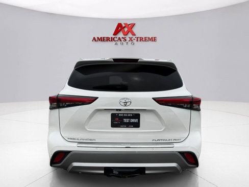 Used 2021 Toyota Highlander Platinum image 4