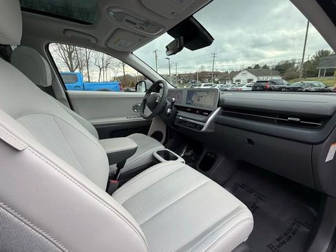Used 2024 Hyundai Ioniq 5 Limited image 18