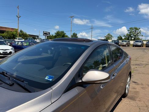 Used 2012 Hyundai Elantra Limited w/ Technology Pkg 5 FWD image 10