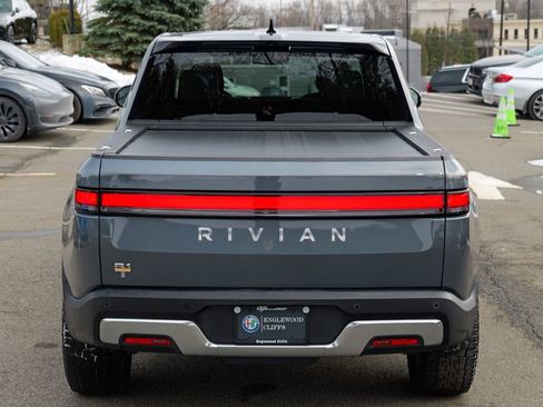 Used 2022 Rivian R1T Adventure image 7