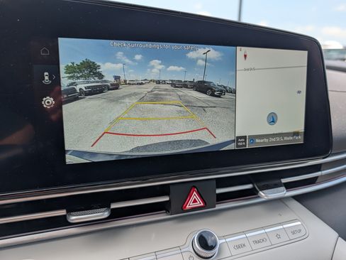 Used 2025 Hyundai Elantra Limited w/ Cargo Package FWD image 17