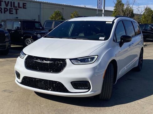 New 2026 Chrysler Pacifica Select w/ S Appearance Package FWD image 35