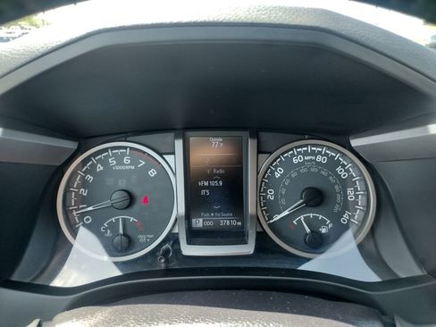 Used 2016 Toyota Tacoma SR5 w/ SR5 Appearance Package (SN) AWD/4WD image 23