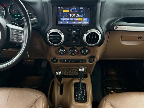 Used 2016 Jeep Wrangler Unlimited Sahara AWD/4WD image 16
