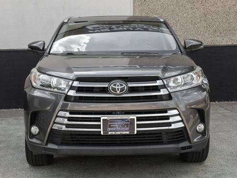Used 2017 Toyota Highlander Limited Platinum FWD image 6