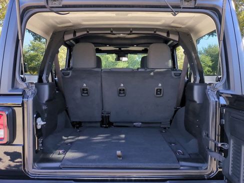 Used 2024 Jeep Wrangler Sport S image 34