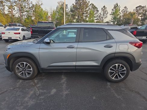 Used 2025 Chevrolet TrailBlazer LT image 3