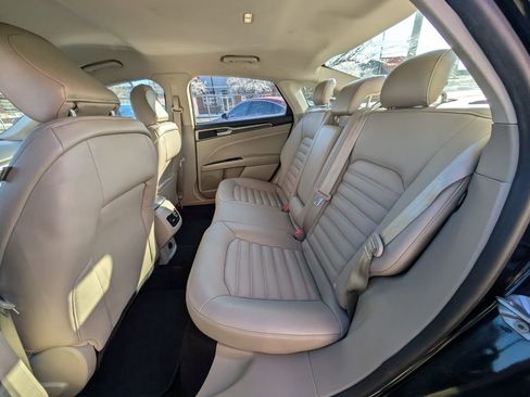 Used 2020 Ford Fusion SEL image 17