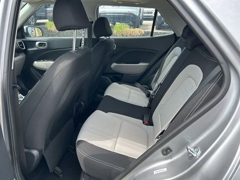 Used 2025 Hyundai Venue SEL FWD image 6