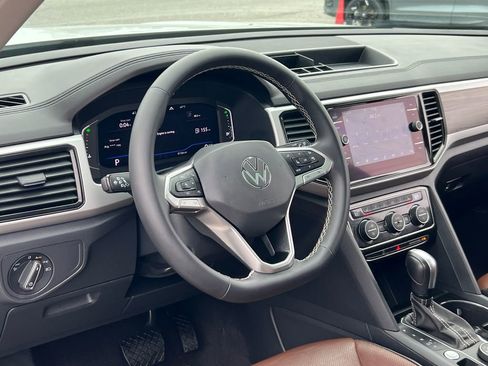 Used 2021 Volkswagen Atlas SEL Premium image 21