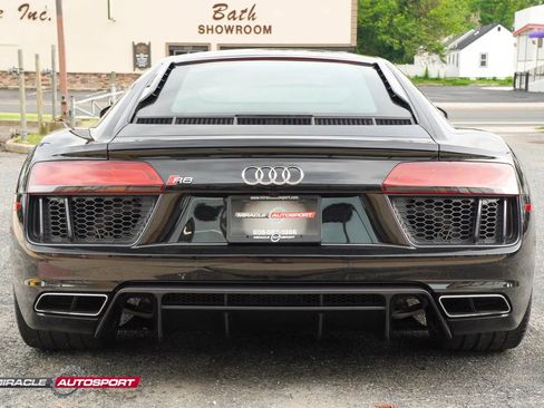 Used 2017 Audi R8 V10 w/ Carbon Exterior Package AWD/4WD image 6