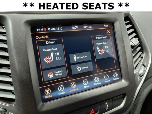 Used 2021 Jeep Cherokee Trailhawk image 8