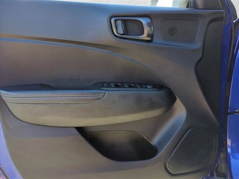 Used 2024 Hyundai Venue Limited image 10