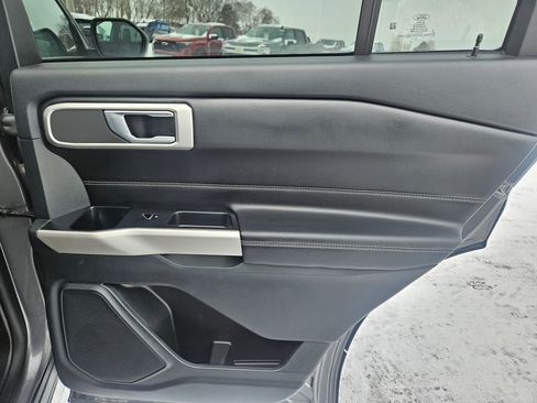 Used 2022 Ford Explorer XLT w/ Equipment Group 202A image 32