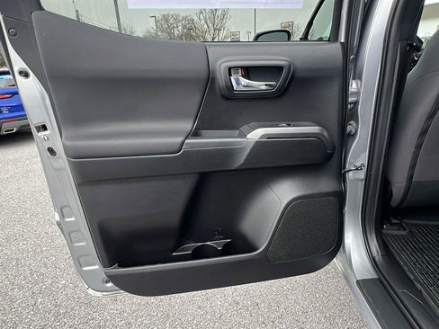 Used 2019 Toyota Tacoma TRD Off-Road image 17