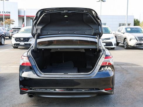 Certified 2019 Toyota Camry XLE FWD image 27