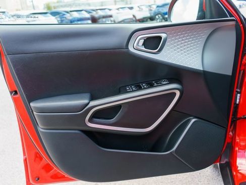 Used 2023 Kia Soul LX image 18