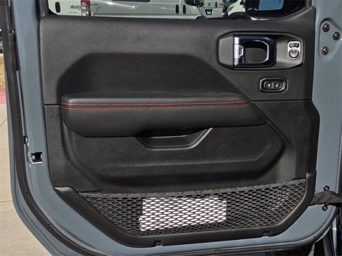 New 2025 Jeep Gladiator Sport image 15