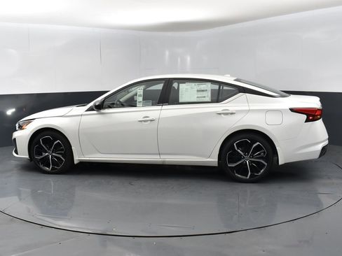 New 2025 Nissan Altima 2.5 SR image 5