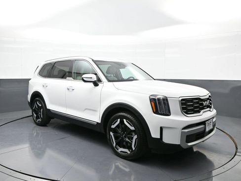 Used 2024 Kia Telluride S image 4