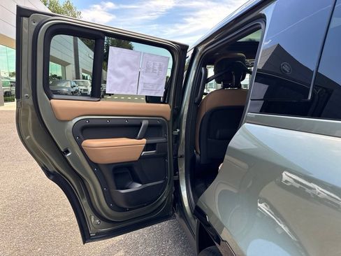 Certified 2025 Land Rover Defender 110 X-Dynamic SE AWD/4WD image 15