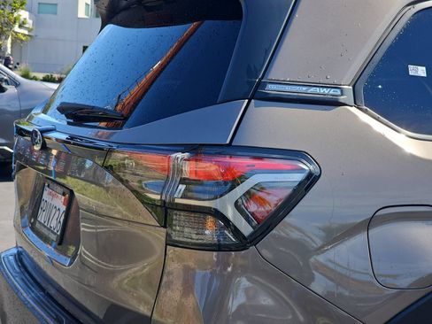 Certified 2025 Subaru Forester Premium AWD/4WD image 11