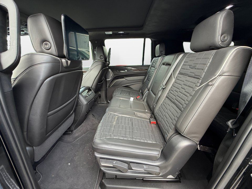 Used 2022 Cadillac Escalade ESV Sport Platinum w/ LPO, ONYX Package AWD/4WD image 12