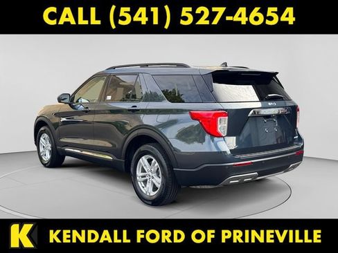 Used 2023 Ford Explorer XLT AWD/4WD image 3