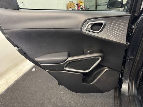 Used 2023 Kia Soul S FWD image 16