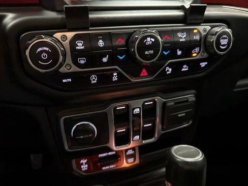 Used 2021 Jeep Gladiator Rubicon AWD/4WD image 23