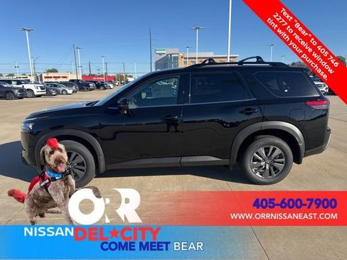 New 2025 Nissan Pathfinder SV image 2