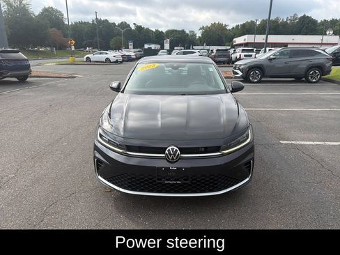 Used 2025 Volkswagen Jetta SE FWD image 8